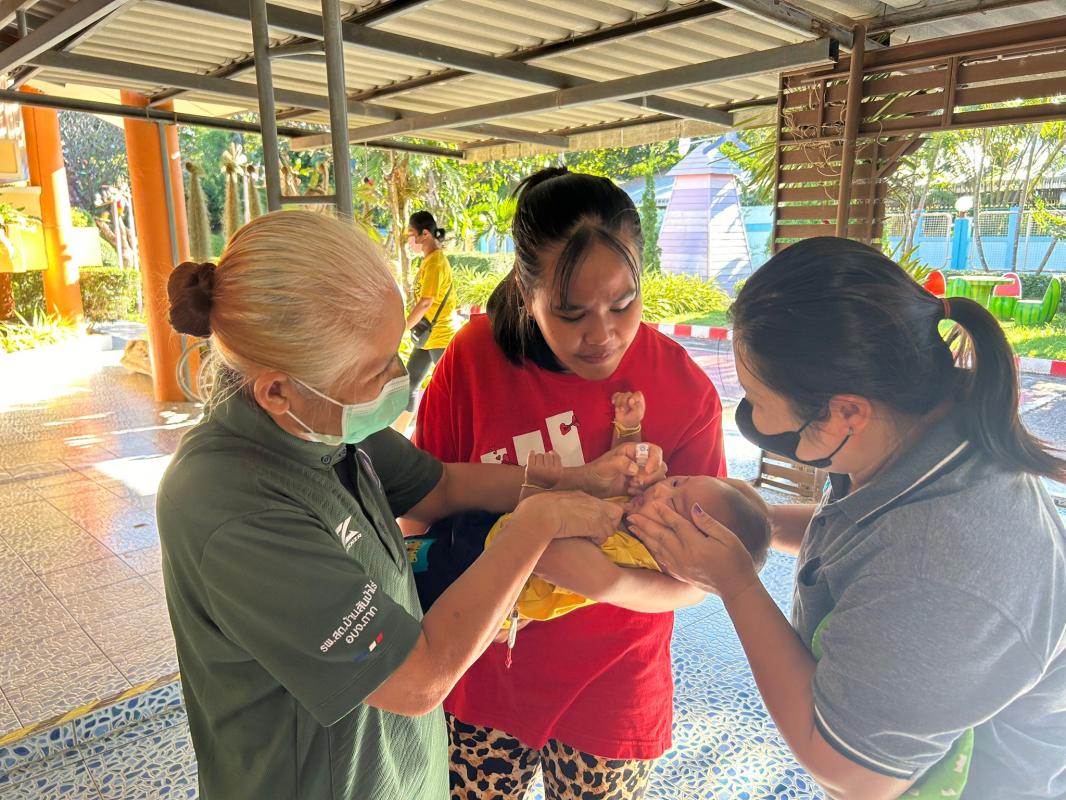 15 พ.ย.66 รพ.สต.บ้านสันป่าไร่ รณรงค์หยอดวัคซีนป้องกันโรคโปลิโอ รอบแรก แก่เด็กไทยอายุ 0-5 ปี และเด็กต่างชาติอายุ 0-15 ปี จำนวน 379 ราย และนัดหมายรณรงค์ รอบสอง(วันที่ 19 ธ.ค.66)