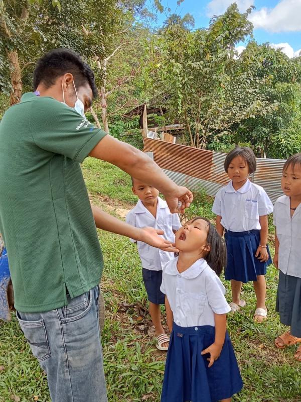 15 พ.ย.66 รพ.สต.บ้านสันป่าไร่ รณรงค์หยอดวัคซีนป้องกันโรคโปลิโอ รอบแรก แก่เด็กไทยอายุ 0-5 ปี และเด็กต่างชาติอายุ 0-15 ปี จำนวน 379 ราย และนัดหมายรณรงค์ รอบสอง(วันที่ 19 ธ.ค.66)