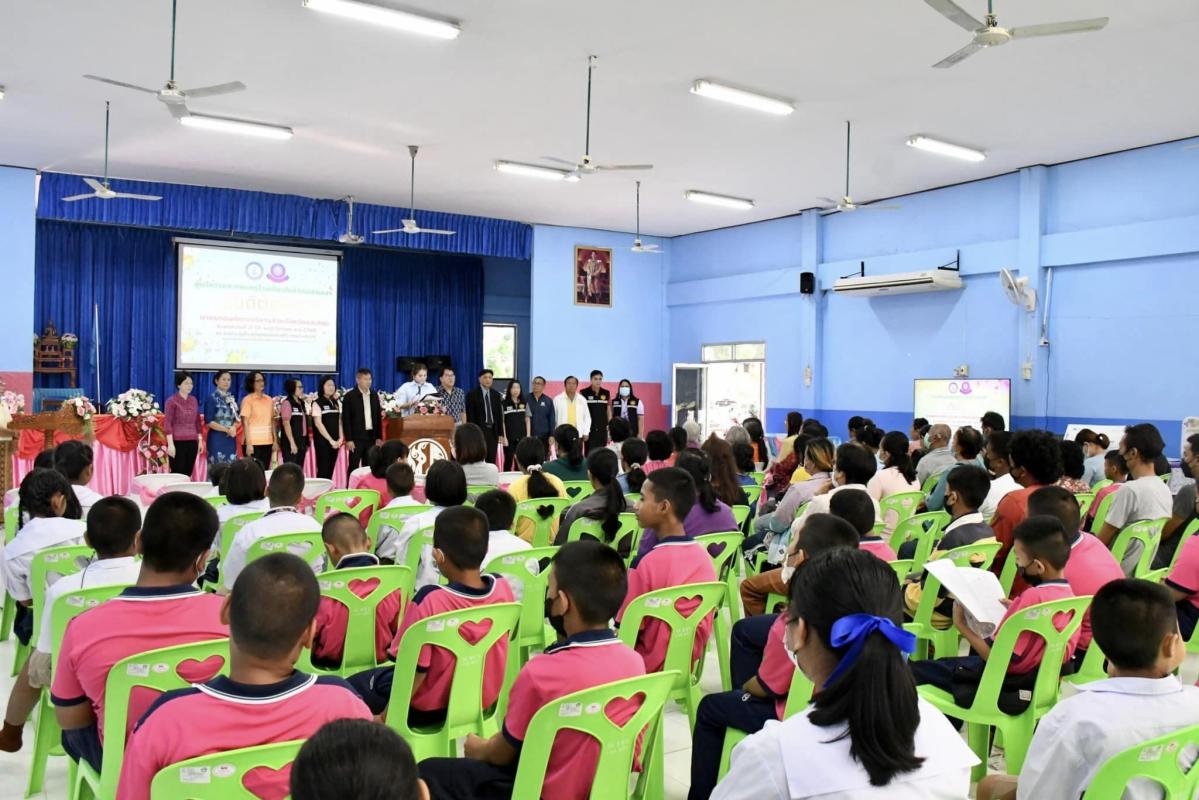 รองนายกองค์การบริหารส่วนจังหวัดตาก เป็นประธานในพิธีมอบสื่อการเรียนการสอน (ประเภทสื่อเทคโนโลยีสารสนเทศ , สื่อวิทยาศาสตร์ และสื่อวิชาชีพ) ณ  ห้องประชุมเฉลิมพระเกียรติฯ โรงเรียนชุมชนชลประทานรังสรรค์ อำเภอสามเงา จังหวัดตาก 