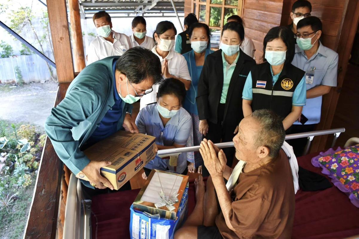 ปลัดองค์การบริหารส่วนจังหวัดตาก พร้อมด้วยคณะผู้บริหารและเจ้าหน้าที่องค์การบริหารส่วนจังหวัดตาก  เข้าเยี่ยมชมโครงการจิตประภัสสรตั้งแต่นอนอยู่ในครรภ์ ของสถานีอนามัยเฉลิมพระเกียรติ ๖๐ พรรษา นวมินทราชินี ตำบลแม่จะเรา ในสังกัด องค์การบริหารส่วนจังหวัดตาก  