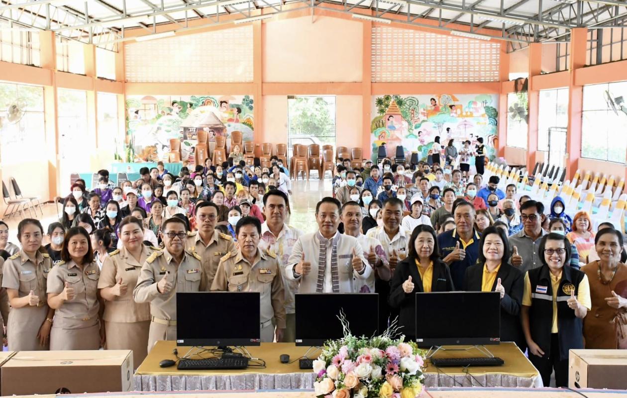 ประธานสภาองค์การบริหารส่วนจังหวัดตาก เป็นประธานในพิธีมอบสื่อการเรียนการสอน  (ประเภทสื่อเทคโนโลยีสารสนเทศ) ณ อาคารเอนกประสงค์โรงเรียนบ้านแม่กาษา  อำเภอแม่สอด จังหวัดตาก 