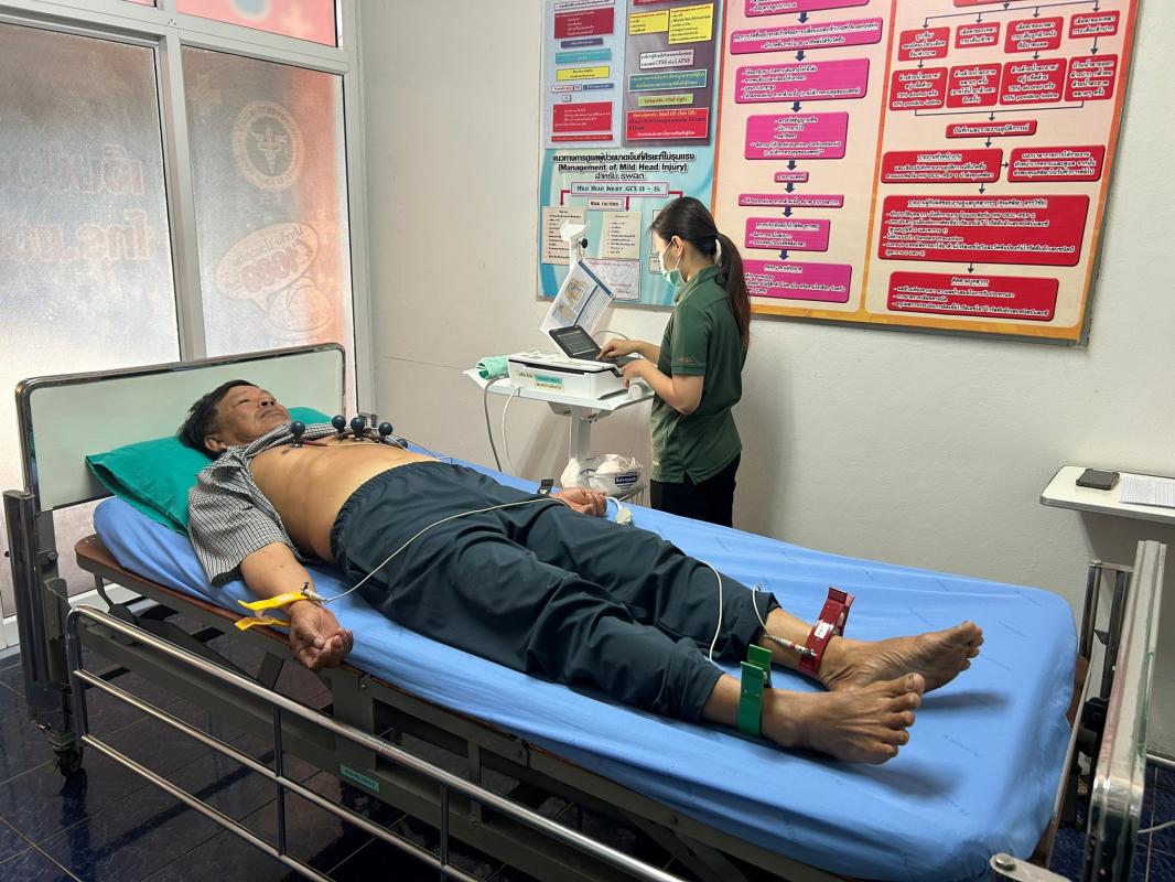 21-22 พ.ย.66 รพ.สต.บ้านสันป่าไร่ เจาะเลือดประจำปี( screening lab ), วัดความดันฯ , ตรวจสุขภาพ , ตรวจคลื่นไฟฟ้าหัวใจ(EKG) , ตรวจปัสสาวะ ผู้ป่วยโรคความดันโลหิตสูงที่รับยาที่ รพ.สต.บ้านสันป่าไร่ กลุ่ม 2 จำนวน 51 ราย