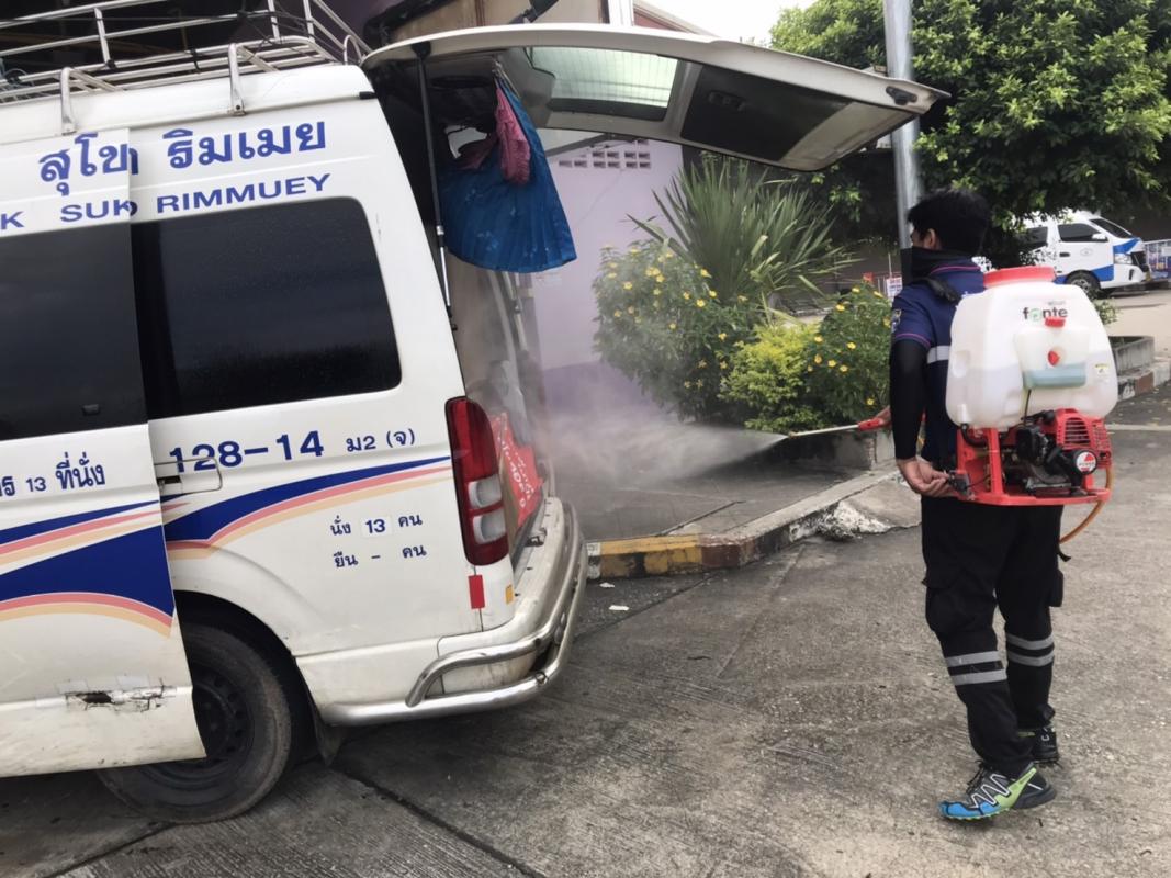 อบจ.ตาก ดำเนินการทำความสะอาด ฉีดพ่นน้ำยาแอลกอฮอล์และเช็ดถูฆ่าเชื้อโรคประจำสัปดาห์