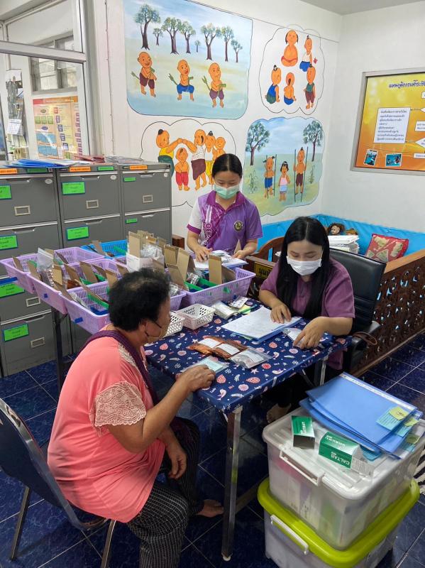 28/11/66 รพ.สต.บ้านสันป่าไร่ ร่วมกับทีม รพ.แม่ระมาด จ่ายยาให้แก่ผู้ป่วยโรคความดันโลหิตสูงที่รับยาที่ รพ.สต.(กลุ่ม2)จำนวน 52 ราย และตรวจสุขภาพช่องปาก , พบแพทย์/ฟังผลการตรวจเลือดประจำปี , ตรวจนับจำนวนยาและทบทวนความเข้าใจการทานยาก่อนผู้ป่วยกลับบ้าน