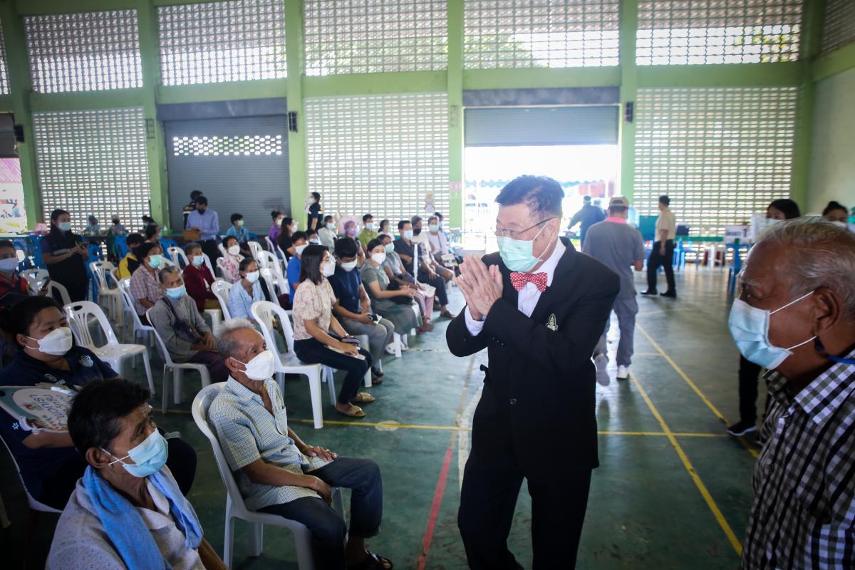 นายก อบจ.ตาก นำวัคซีน Moderna (รอบแรก) ลงพื้นที่ฉีดให้กับประชาชนกลุ่มเปราะบาง ในพื้นที่อำเภอท่าสองยาง จังหวัดตาก