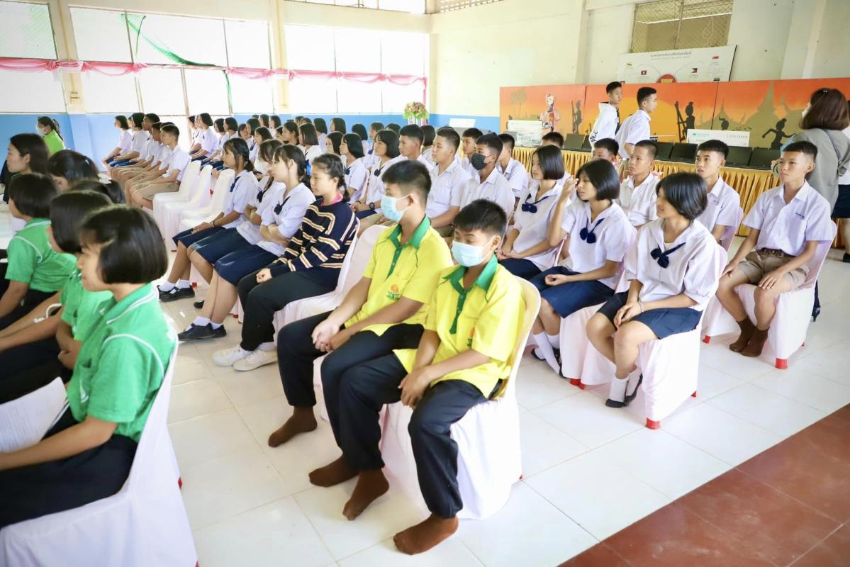 นายกองค์การบริหารส่วนจังหวัดตาก เป็นประธานในพิธีมอบสื่อการเรียนการสอนประเภทสื่อเทคโนโลยีสารสนเทศ ณ หอประชุมโรงเรียนบ้านขะเนจื้อ 