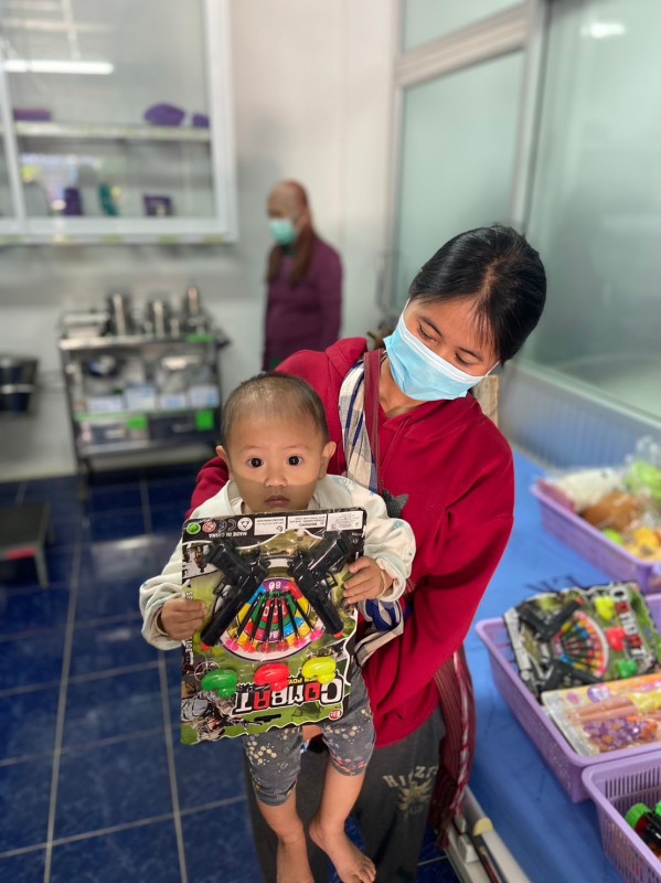 10167 รพ.สต.บ้านสันป่าไร่ ฉีดวัคซีนเด็กอายุ 2 เดือน ถึง 4 ปี จำนวน 37 ราย และ ตรวจสุขภาพช่องปาก , เคลือบฟลูออไรด์ , เจาะเลือดตรวจ Hct , จ่ายยา para syr , ferrous syr , แจกของเล่นให้เด็ก ๆ ทุกคน