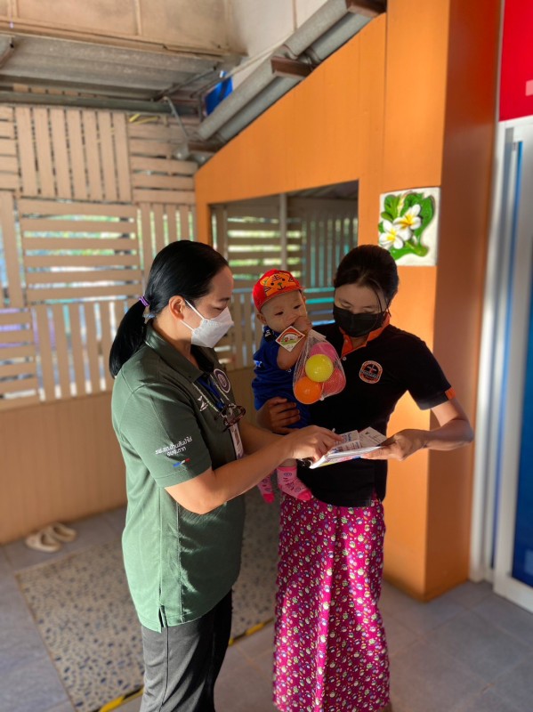 10167 รพ.สต.บ้านสันป่าไร่ ฉีดวัคซีนเด็กอายุ 2 เดือน ถึง 4 ปี จำนวน 37 ราย และ ตรวจสุขภาพช่องปาก , เคลือบฟลูออไรด์ , เจาะเลือดตรวจ Hct , จ่ายยา para syr , ferrous syr , แจกของเล่นให้เด็ก ๆ ทุกคน