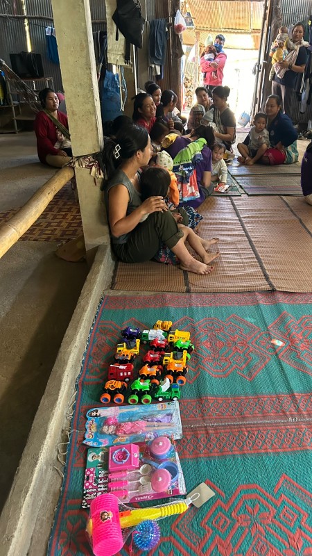 1/11/67 รพ.สต.บ้านสันป่าไร่ ออกหน่วยฉีดวัคซีนเด็กอายุ 2 เดือน ถึง 4 ปี เขต สสช.ห้วยกระทิง ที่ หมู่ 6 บ้านห้วยกระทิง จำนวน 14 ราย และ เจาะเลือดตรวจ Hct , จ่ายยา para syr , ferrous syr , แจกของเล่นให้เด็ก ๆ ทุกคน