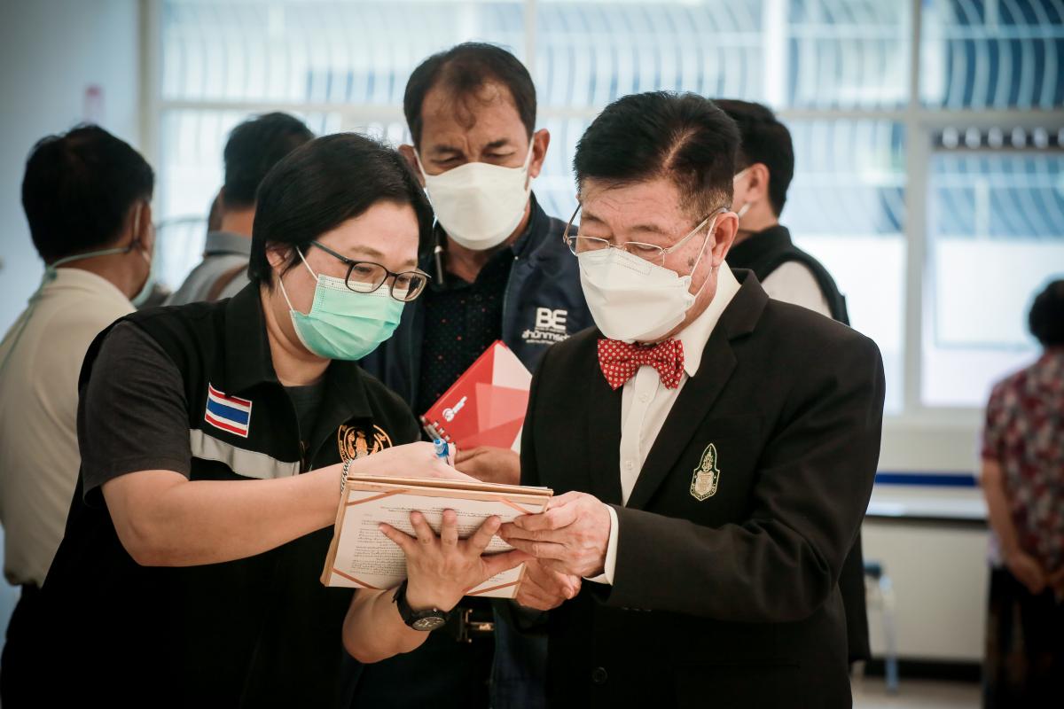 นายก อบจ.ตาก นำวัคซีน Moderna (รอบแรก) ลงพื้นที่ฉีดให้กับประชาชนกลุ่มเปราะบาง ในพื้นที่อำเภอแม่สอด และอำเภอพบพระ จังหวัดตาก