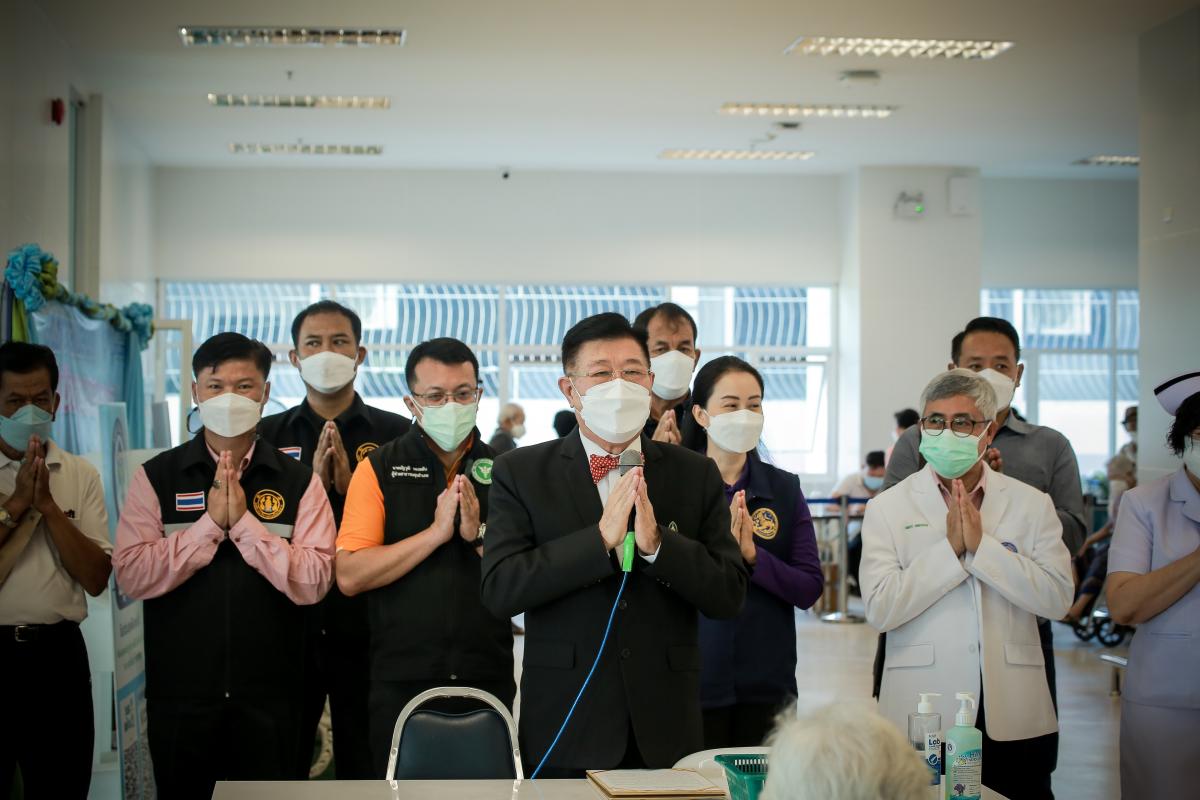 นายก อบจ.ตาก นำวัคซีน Moderna (รอบแรก) ลงพื้นที่ฉีดให้กับประชาชนกลุ่มเปราะบาง ในพื้นที่อำเภอแม่สอด และอำเภอพบพระ จังหวัดตาก