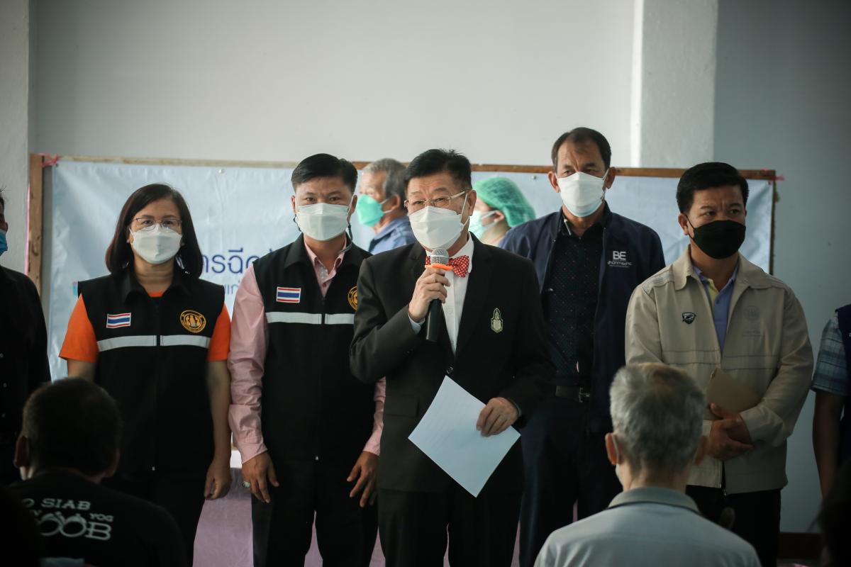 นายก อบจ.ตาก นำวัคซีน Moderna (รอบแรก) ลงพื้นที่ฉีดให้กับประชาชนกลุ่มเปราะบาง ในพื้นที่อำเภอแม่สอด และอำเภอพบพระ จังหวัดตาก