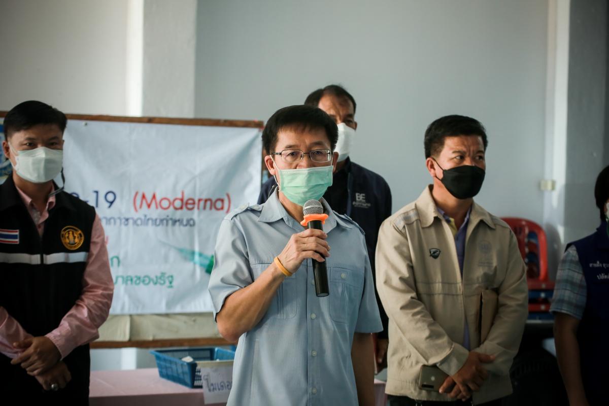 นายก อบจ.ตาก นำวัคซีน Moderna (รอบแรก) ลงพื้นที่ฉีดให้กับประชาชนกลุ่มเปราะบาง ในพื้นที่อำเภอแม่สอด และอำเภอพบพระ จังหวัดตาก