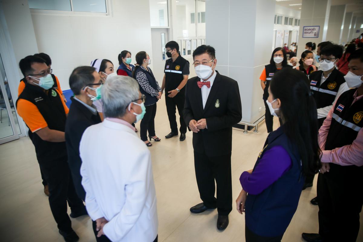 นายก อบจ.ตาก นำวัคซีน Moderna (รอบแรก) ลงพื้นที่ฉีดให้กับประชาชนกลุ่มเปราะบาง ในพื้นที่อำเภอแม่สอด และอำเภอพบพระ จังหวัดตาก