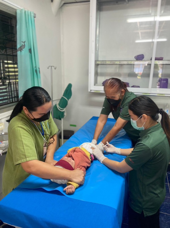 14 ก.พ.2567 รพ.สต.บ้านสันป่าไร่ ให้บริการฉีดวัคซีนเด็กอายุ 2 เดือน ถึง 4 ปี จำนวน 20 ราย พร้อมทั้งตรวจสุขภาพช่องปาก , เคลือบฟลูออไรด์ , เจาะเลือดตรวจ hct , ยืนยันตัวตน(Authen) , จ่ายยา para syr และ ferrous syr