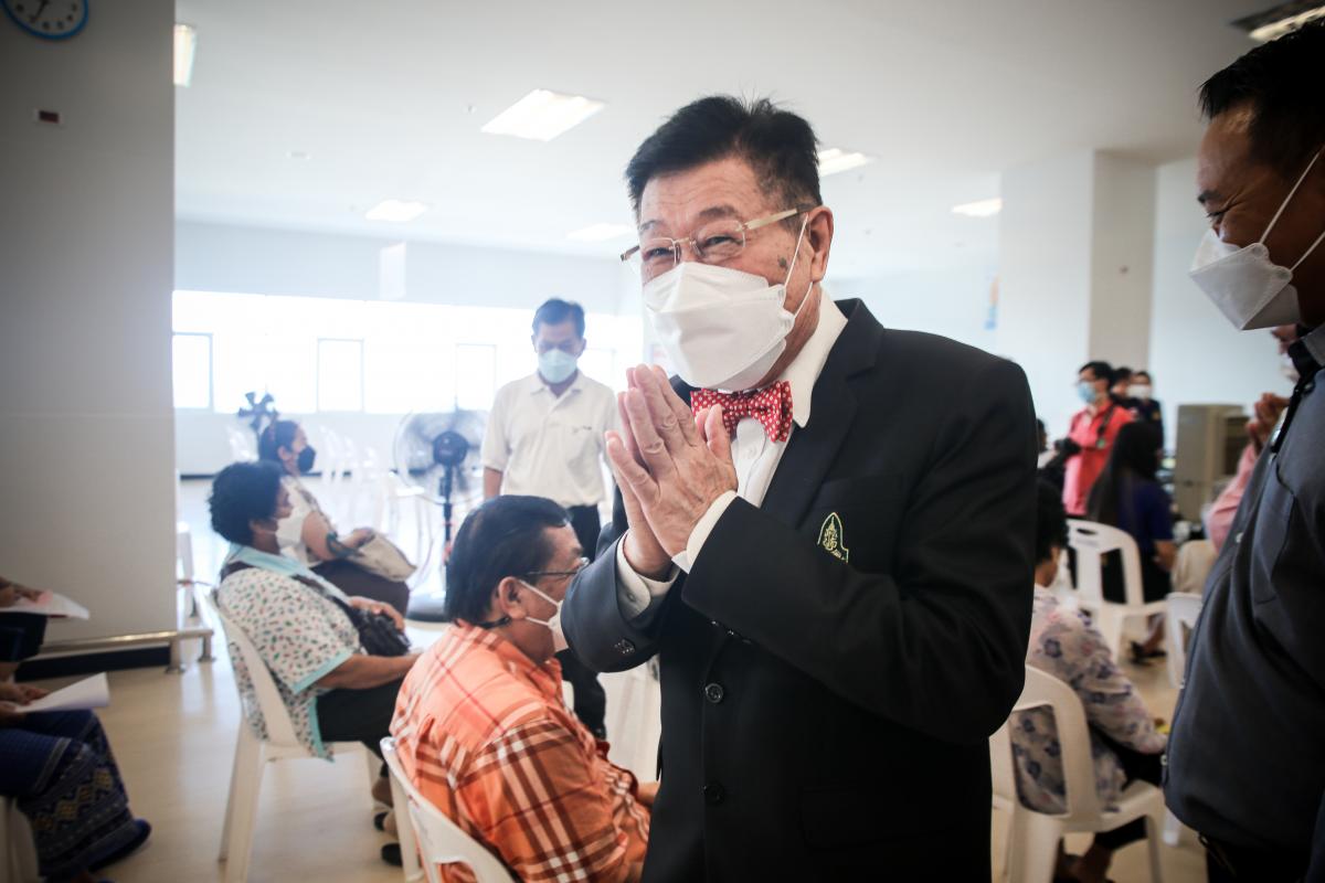 นายก อบจ.ตาก นำวัคซีน Moderna (รอบแรก) ลงพื้นที่ฉีดให้กับประชาชนกลุ่มเปราะบาง ในพื้นที่อำเภอแม่สอด และอำเภอพบพระ จังหวัดตาก