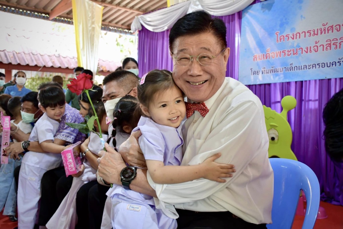  นายกองค์การบริหารส่วนจังหวัดตาก เป็นประธานเปิดโครงการมหัศจรรย์ 1,000 วันแรกแห่งชีวิต เฉลิมพระเกียรติสมเด็จพระนางเจ้าสิริกิติ์ พระบรมราชินีนาถ พระบรมราชชนนีพันปีหลวง ของสถานีอนามัยเฉลิมพระเกียรติ ๖๐ พรรษา นวมินทราชินี ตำบลแม่จะเรา