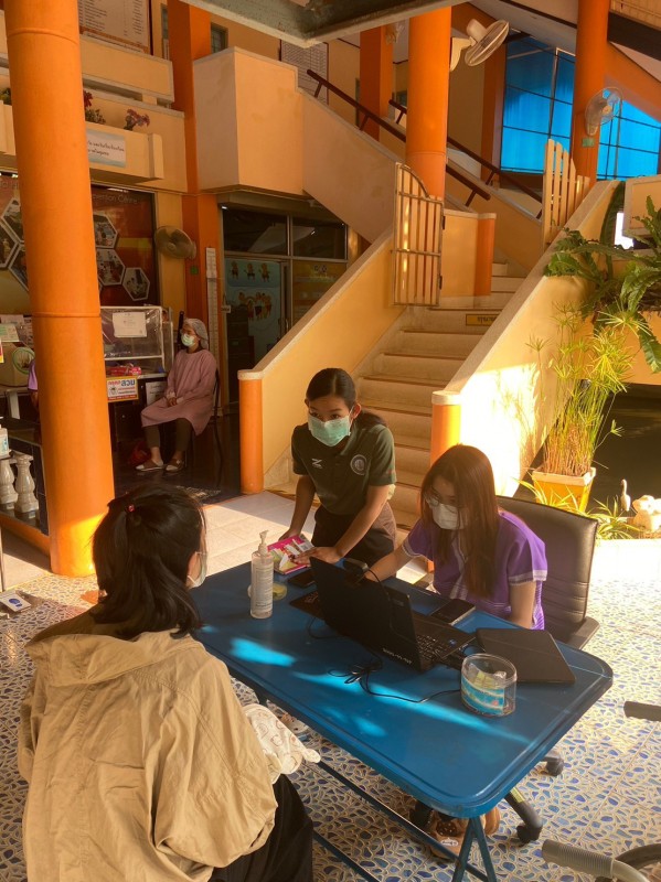 6 มี.ค.67 รพ.สต.บ้านสันป่าไร่ ให้บริการฉีดวัคซีนเด็กอายุ 2 เดือน ถึง 4 ปี จำนวน 24 ราย และ ตรวจสุขภาพช่องปาก , เคลือบฟลูออไรด์ , ให้ทันตสุขศึกษาแก่ผู้ปกครองเด็ก , เจาะเลือดตรวจ hct , ยืนยันตัวตน(Authen) , จ่ายยา para syr และ ferrous syr