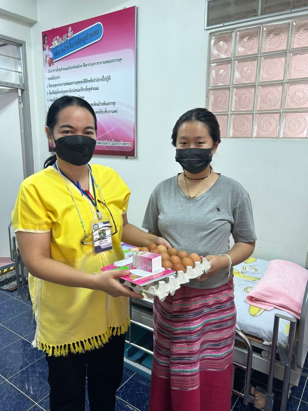 8 มี.ค.67 รพ.สต.บ้านสันป่าไร่ มอบอาหารเสริมฯที่ได้รับมอบจาก อสม.,ชุมชนและ จนท. “ โครงการมหัศจรรย์ 1,000 วันแรกแห่งชีวิตฯ ” ให้แก่หญิงตั้งครรภ์ที่มาฝากครรภ์ จำนวน 3 ราย
