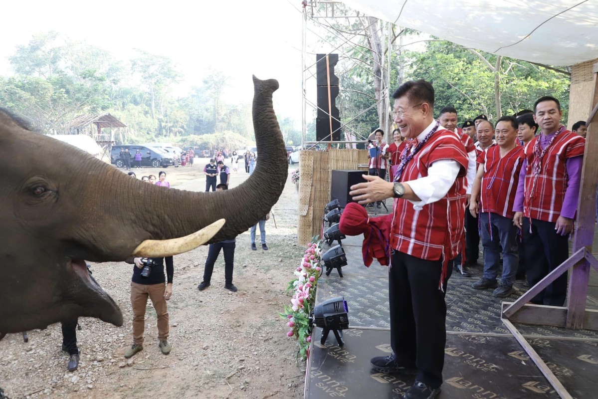 นายกองค์การบริหารส่วนจังหวัดตาก เป็นประธานเปิดโครงการส่งเสริมการท่องเที่ยว(วันช้างไทย) ณ บ้านพะยอ หมู่ 5 ตำบลวาเล่ย์ อำเภอพบพระ จังหวัดตาก