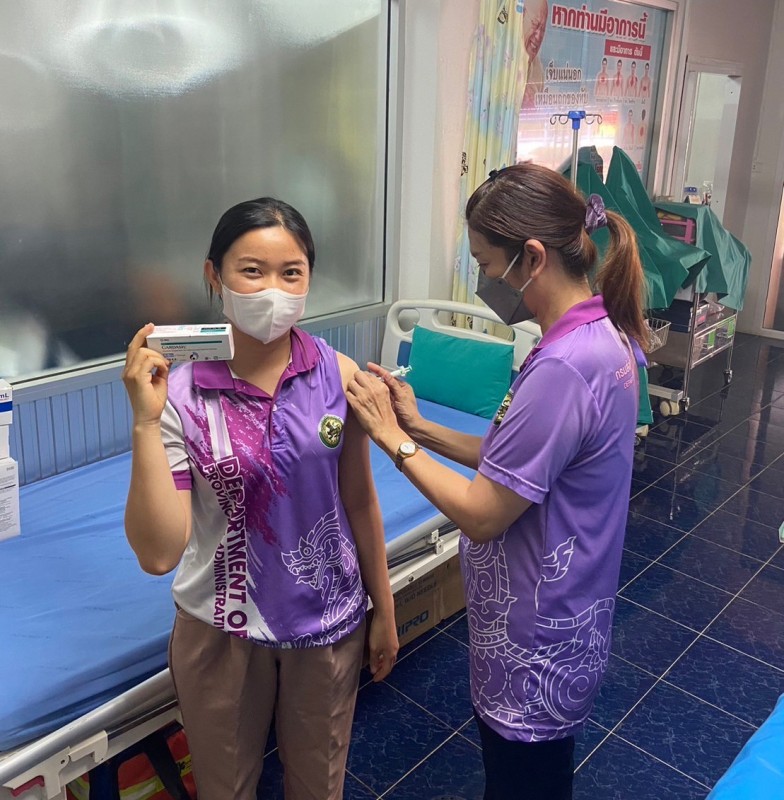 14 มี.ค.67 รพ.สต.บ้านสันป่าไร่ ฉีดวัคซีนป้องกันโรคมะเร็งปากมดลูก เข็มที่ 2 แก่เจ้าหน้าที่ จำนวน 3 ราย