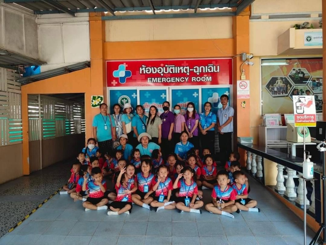 13367 จนท.รพ.สต.บ้านสันป่าไร่ ร่วมต้อนรับคณะครูและนักเรียน ศพด.บ้านป่าไร่เหนือ ที่ได้มาศึกษาดูงานที่ รพ.สต.บ้านสันป่าไร่