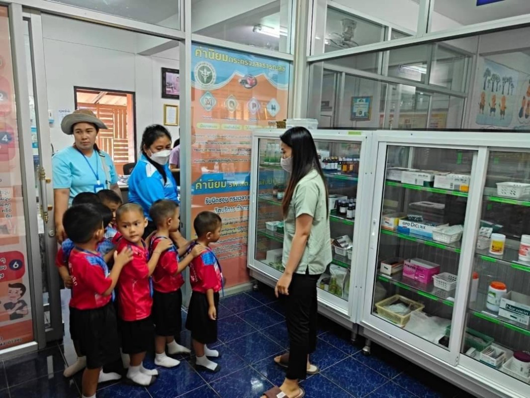 13367 จนท.รพ.สต.บ้านสันป่าไร่ ร่วมต้อนรับคณะครูและนักเรียน ศพด.บ้านป่าไร่เหนือ ที่ได้มาศึกษาดูงานที่ รพ.สต.บ้านสันป่าไร่