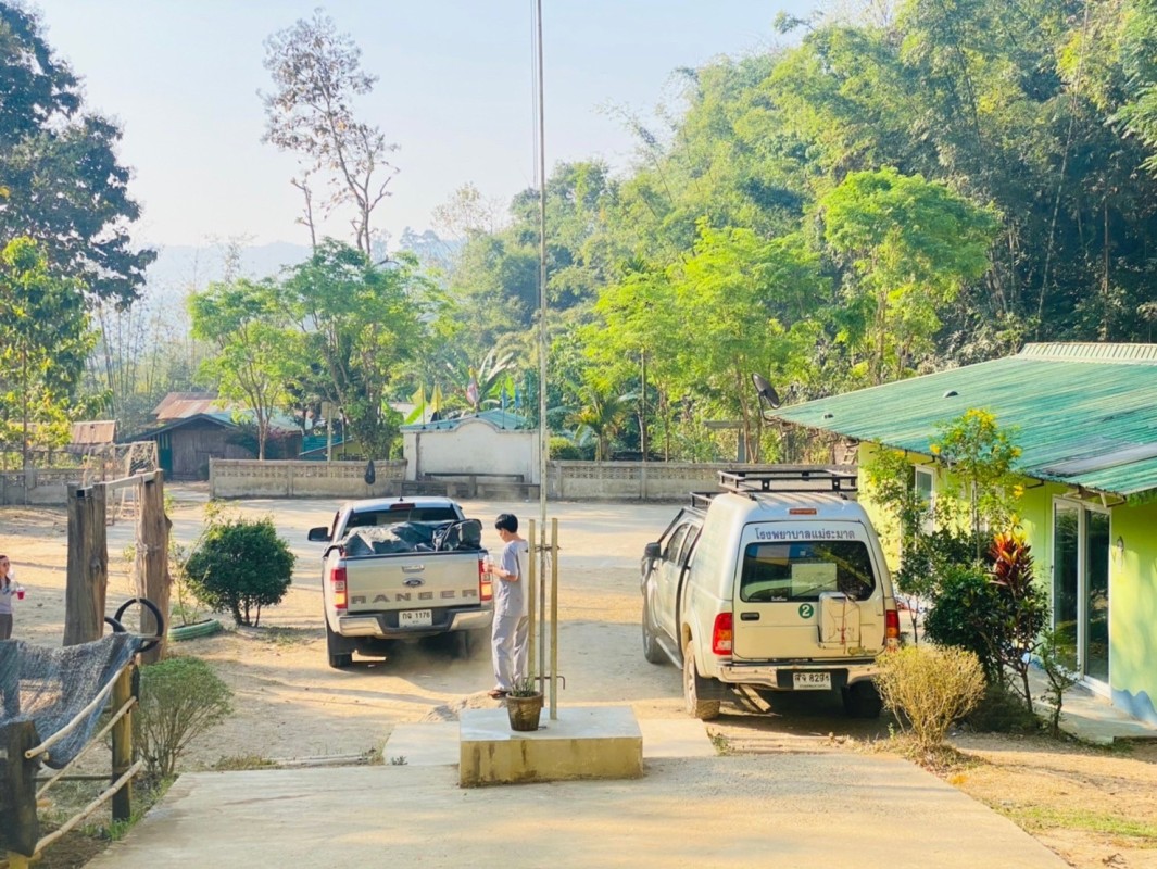 13 มี.ค.67 จนท.ทันตสาธารณสุข รพ.สต.บ้านสันป่าไร่ ร่วมกับทีมทันตกรรม อ.แม่ระมาด ออกหน่วยทันตกรรมเคลื่อนที่ รร.บ้านห้วยกระทิง ให้บริการรักษาทางทันตกรรมแก่นักเรียน จำนวน 69 รายและคณะครู จำนวน 5 ราย มีรายละเอียด ดังนี้ ขูดหินน้ำลาย จำนวน 40 ราย อุดฟัน จำนวน 2