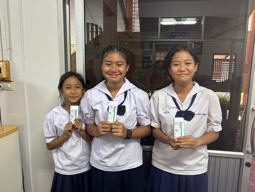 วันที่ 15 - 25 มี.ค.67 รพ.สต.บ้านสันป่าไร่ ทยอยฉีดวัคซีนป้องกันมะเร็งปากมดลูก( HPV ) เข็ม 2 ให้นักเรียนหญิงไทยอายุต่ำกว่า 15 ปี ในเขตรับผิดชอบ 7 โรงเรียน จำนวนรวมทั้งหมด 21 ราย ครบเรียบร้อยแล้ว