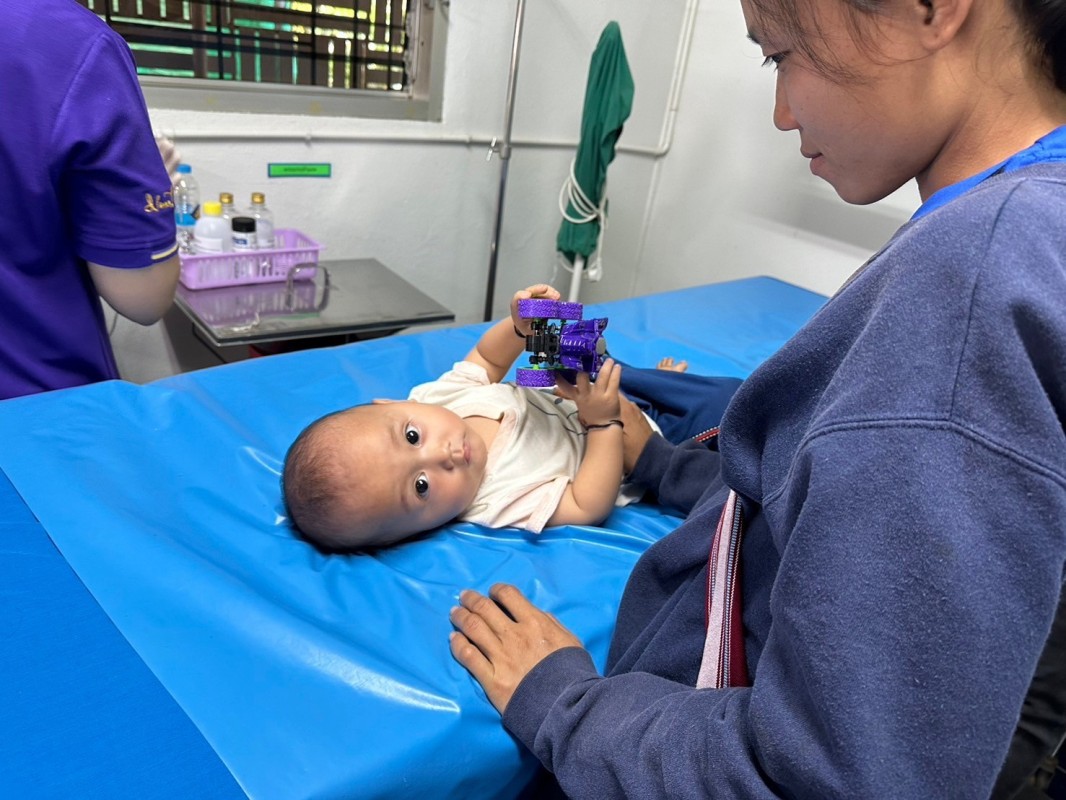 10 เม.ย.67 รพ.สต.บ้านสันป่าไร่ ฉีดวัคซีนเด็กอายุ 2 เดือน ถึง 4 ปี จำนวน 20 ราย และตรวจสุขภาพช่องปาก , เคลือบฟลูออไรด์ , ให้ทันตสุขศึกษาแก่ผู้ปกครองเด็ก , เจาะเลือดตรวจ Hct , จ่ายยา para syr และ ferrous syr , ยืนยันตัวตน