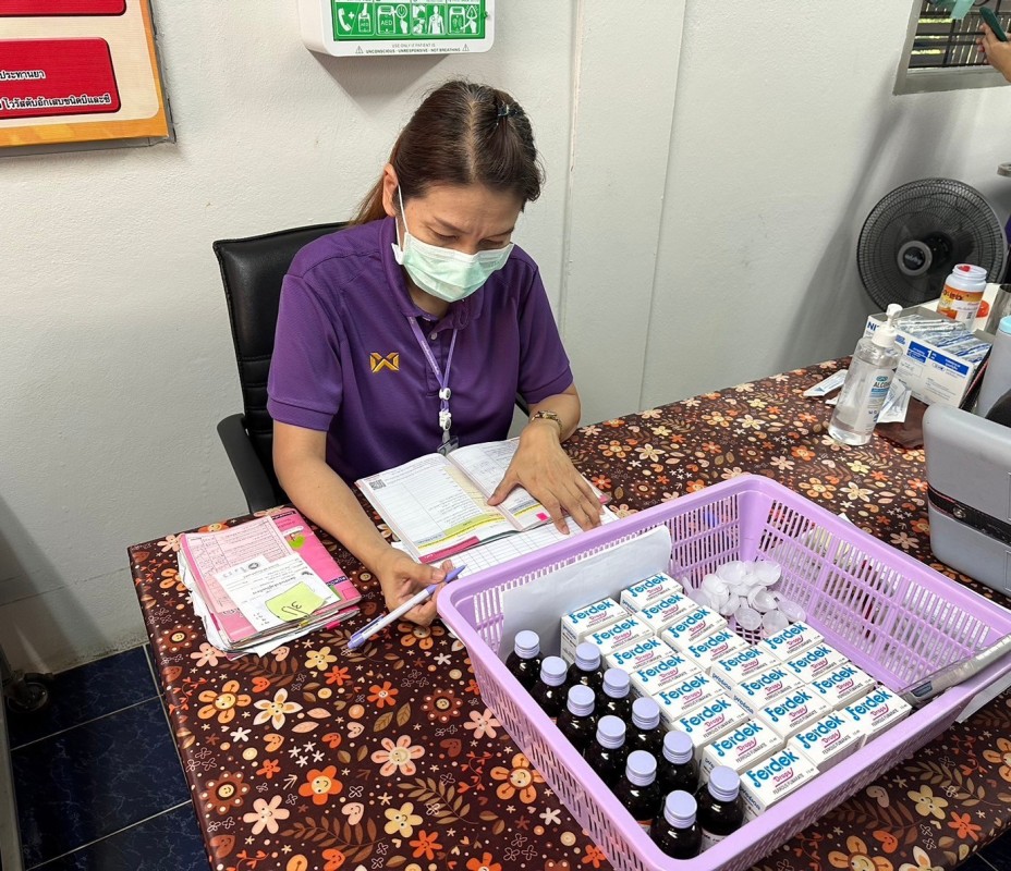 10 เม.ย.67 รพ.สต.บ้านสันป่าไร่ ฉีดวัคซีนเด็กอายุ 2 เดือน ถึง 4 ปี จำนวน 20 ราย และตรวจสุขภาพช่องปาก , เคลือบฟลูออไรด์ , ให้ทันตสุขศึกษาแก่ผู้ปกครองเด็ก , เจาะเลือดตรวจ Hct , จ่ายยา para syr และ ferrous syr , ยืนยันตัวตน