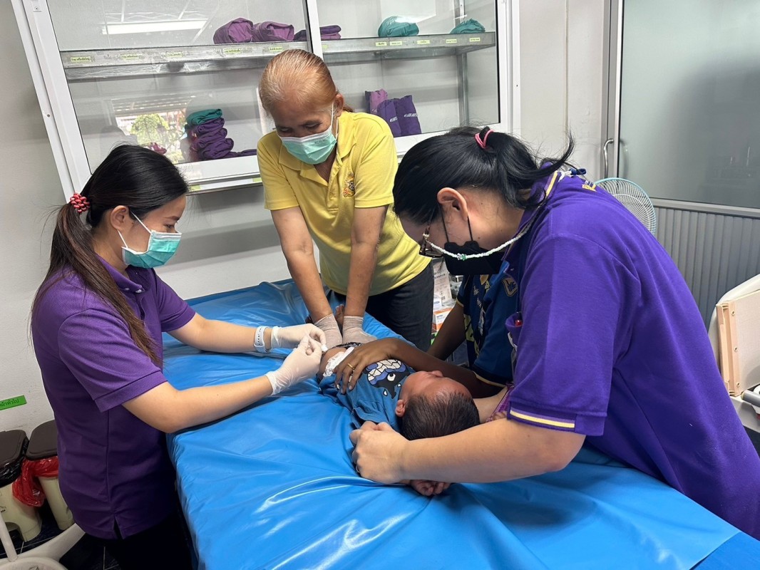 10 เม.ย.67 รพ.สต.บ้านสันป่าไร่ ฉีดวัคซีนเด็กอายุ 2 เดือน ถึง 4 ปี จำนวน 20 ราย และตรวจสุขภาพช่องปาก , เคลือบฟลูออไรด์ , ให้ทันตสุขศึกษาแก่ผู้ปกครองเด็ก , เจาะเลือดตรวจ Hct , จ่ายยา para syr และ ferrous syr , ยืนยันตัวตน