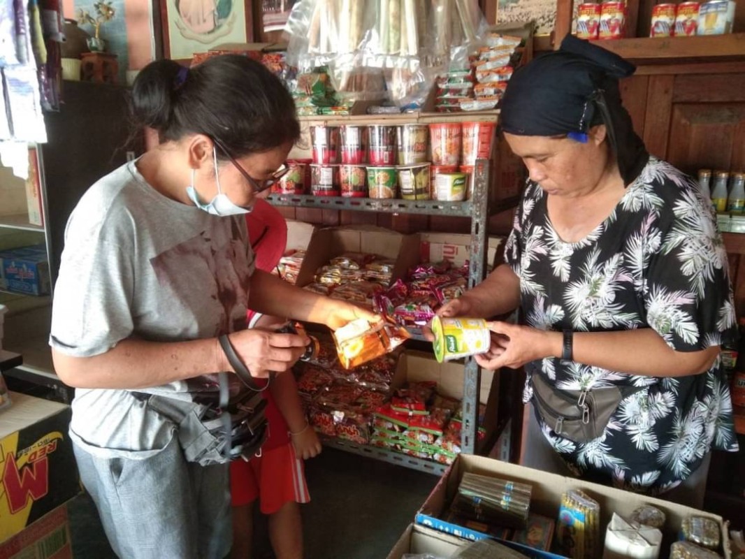 9-11 เมย. 67 จนท.รพ.สต.บ้านสันป่าไร่ร่วมกับเครือข่ายคุ้มครองผู้บริโภคตำบลพระธาตุ ออกตรวจร้านค้าขายของชำพร้อมทั้งให้ความรู้และคำแนะนำแก่เจ้าของร้านค้า