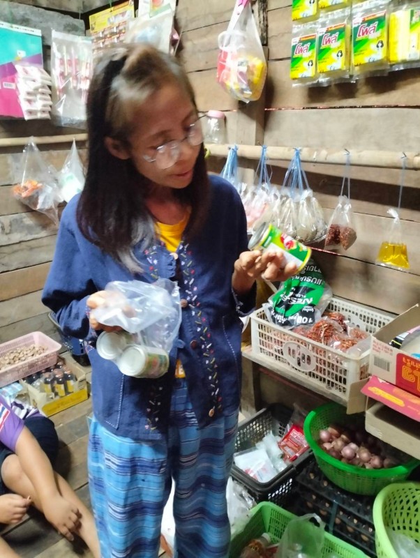 9-11 เมย. 67 จนท.รพ.สต.บ้านสันป่าไร่ร่วมกับเครือข่ายคุ้มครองผู้บริโภคตำบลพระธาตุ ออกตรวจร้านค้าขายของชำพร้อมทั้งให้ความรู้และคำแนะนำแก่เจ้าของร้านค้า