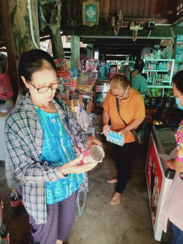 9-11 เมย. 67 จนท.รพ.สต.บ้านสันป่าไร่ร่วมกับเครือข่ายคุ้มครองผู้บริโภคตำบลพระธาตุ ออกตรวจร้านค้าขายของชำพร้อมทั้งให้ความรู้และคำแนะนำแก่เจ้าของร้านค้า