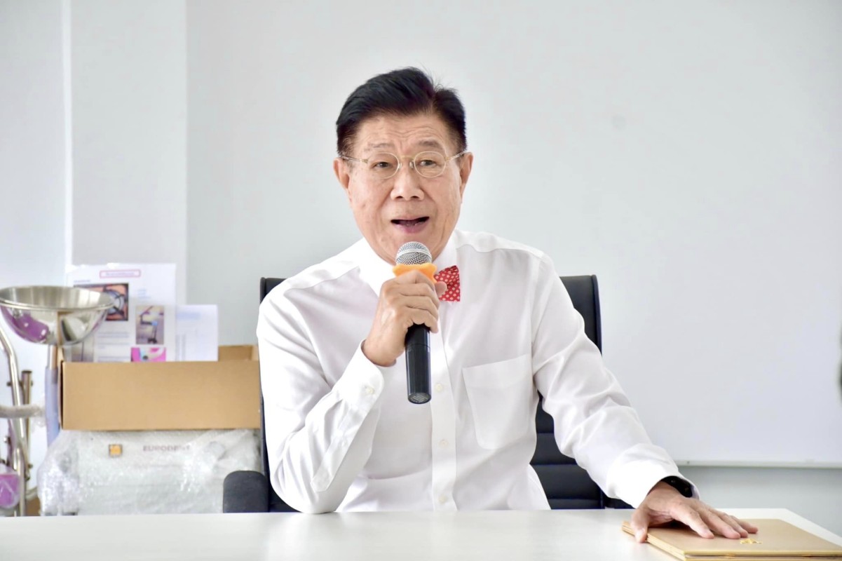 นายกองค์การบริหารส่วนจังหวัดตาก เป็นประธานการส่งมอบครุภัณฑ์การแพทย์ 
