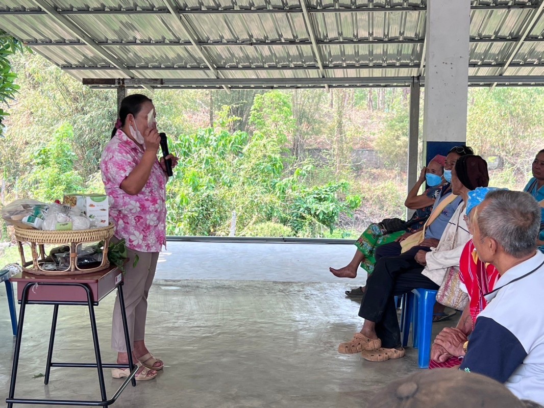 27 เม.ย.67 รพ.สต.บ้านสันป่าไร่ร่วมกับกลุ่มผู้สูงอายุบ้านสันป่าไร่ จัดกิจกรรมโครงการส่งเสริมสุขภาพผู้สูงวัย สร้างจิตสดใสร่างกายแข็งแรง ณ โรงเรียนบ้านป่าไร่เหนือ โดยมีกิจกรรมตรวจฟันผู้สูงอายุ  กิจกรรมออกกำลังกาย ศาสนากับผู้สูงอายุ กิจกรรมนันทนาการ การให้ควา