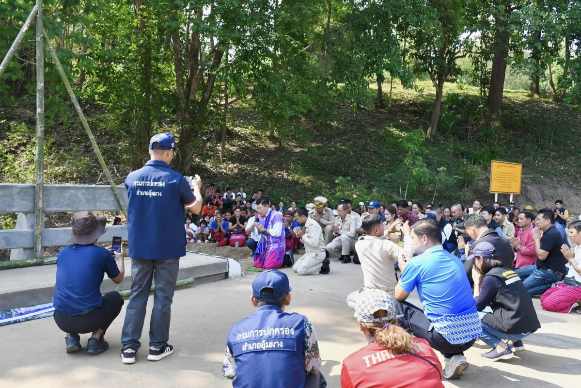 นายกองค์การบริหารส่วนจังหวัดตาก เป็นประธานในพิธีส่งมอบโครงการก่อสร้างสะพานคอนกรีตเสริมเหล็ก ข้ามลำห้วยอุ้มผางหมู่ที่ 2 บ้านแปโดทะ ตำบลอุ้มผาง เชื่อม เทศบาลตำบลอุ้มผาง อำเภออุ้มผาง จังหวัดตาก จำนวน 2 แห่ง