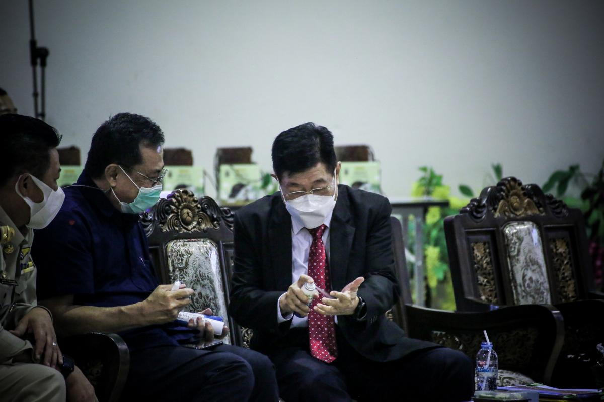 นายก อบจ.ตาก นำทีมเข้ารับการตรวจประเมินความพร้อม เพื่อรับถ่ายโอน รพ.สต. คว้า 100 คะแนนเต็ม