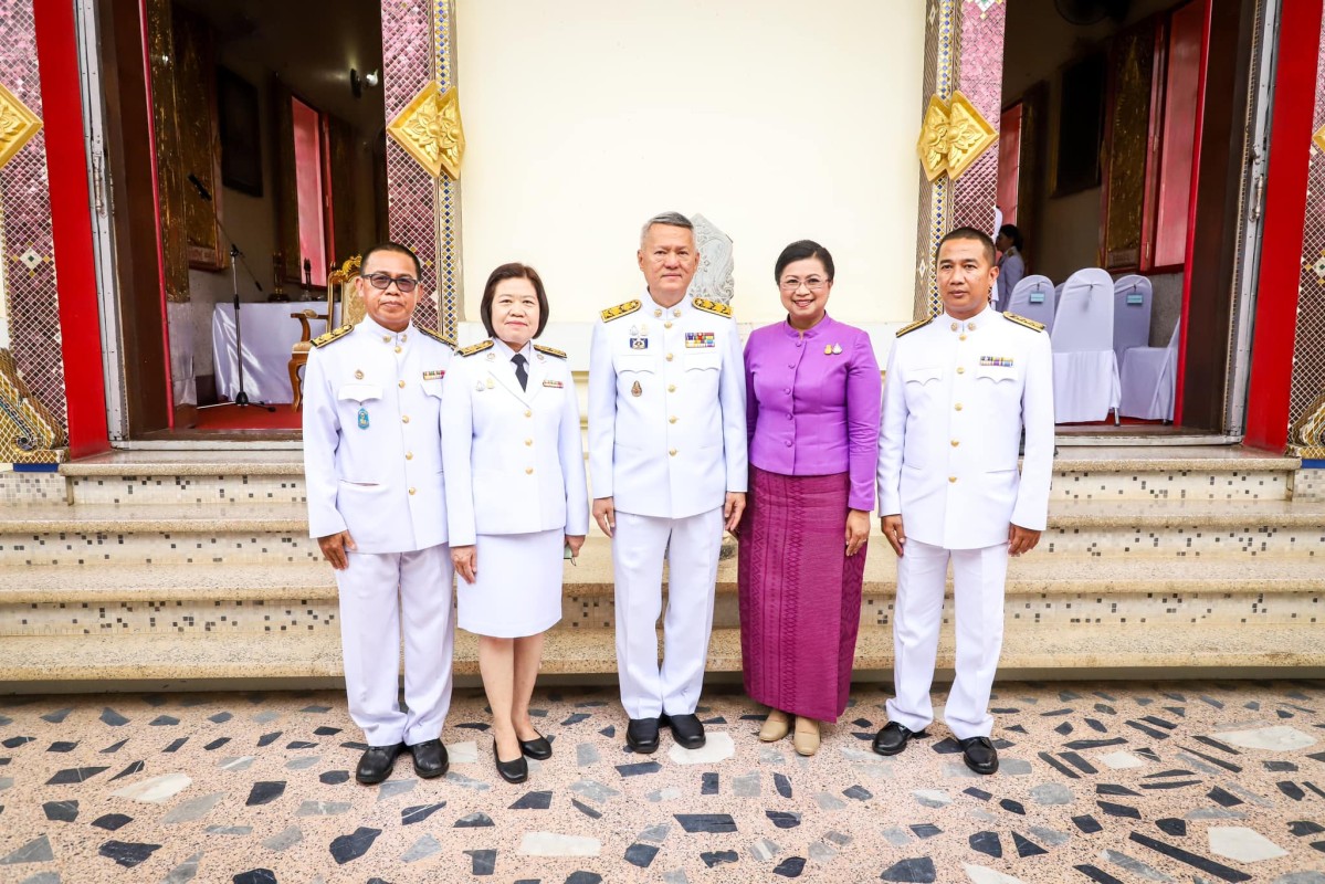 รองปลัดองค์การบริหารส่วนจังหวัดตาก เข้าร่วมพิธีพิธีเจริญพระพุทธมนต์สมโภชพระพุทธรูปสำคัญประจำจังหวัดตาก เฉลิมพระเกียรติ สมเด็จพระนางเจ้าฯ พระบรมราชินี เนื่องในโอกาสวันเฉลิมพระชนมพรรษา 