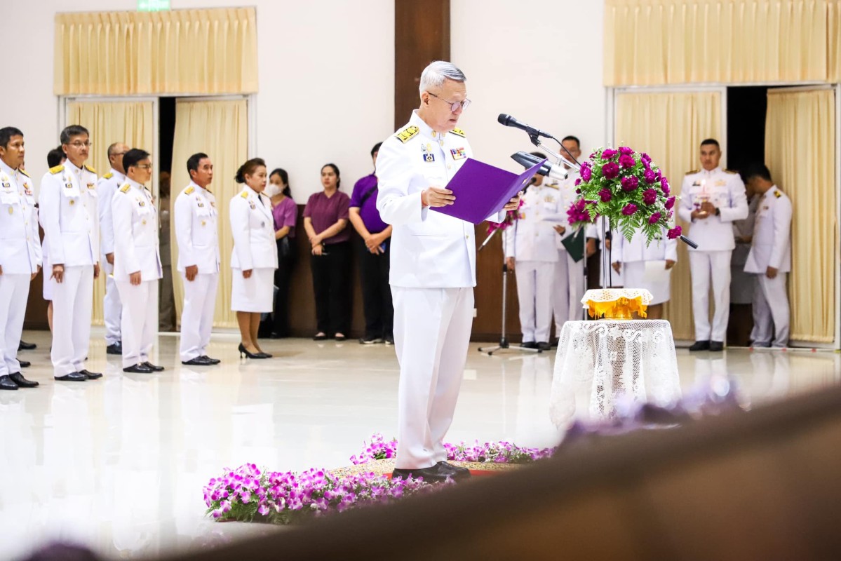 รองปลัดองค์การบริหารส่วนจังหวัดตาก พร้อมด้วยเจ้าหน้าที่ องค์การบริหารส่วนจังหวัดตาก เข้าร่วมพิธีพิธีถวายเครื่องราชสักการะ วางพานพุ่ม และจุดเทียนถวายพระพรชัยมงคล สมเด็จพระนางเจ้าฯ พระบรมราชินี