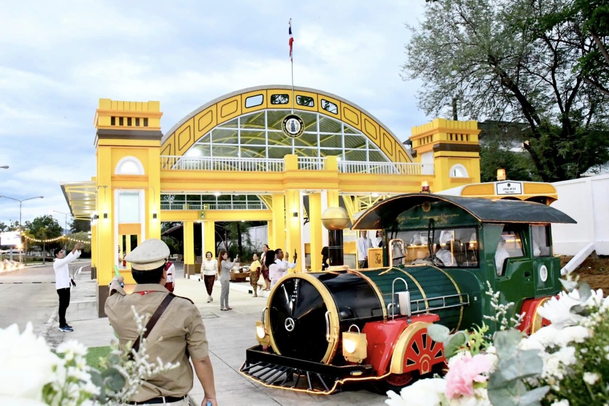 ภาพบรรยากาศส่วนหนึ่งของงานกิจกรรมเปิดสถานีรถไฟนำเที่ยว (สถานีรถไฟอบจ.ตาก) “ย้อนรอยสยาม” 