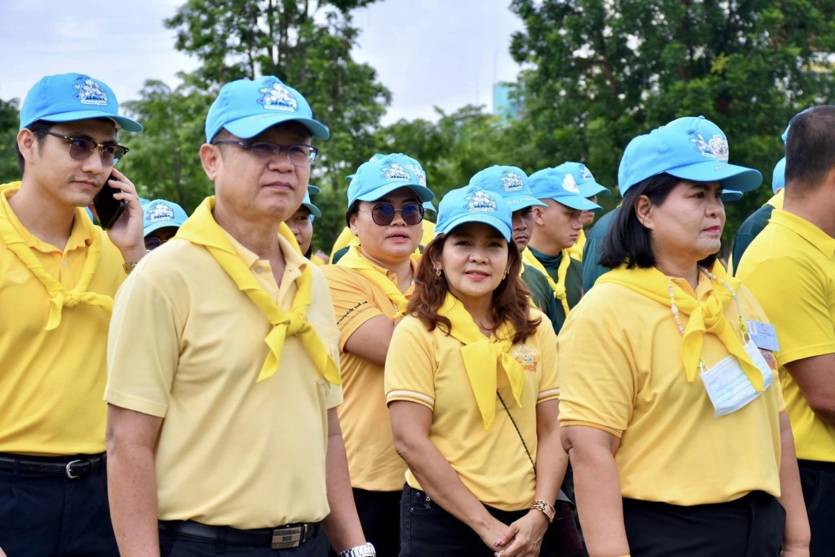 หัวหนสำนักปลัด องค์การบริหารส่วนจังหวัดตาก พร้อมด้วยข้าราชการและพนักงานในสังกัดองค์การบริหารส่วนจังหวัดตาก เข้าร่วมกิจกรรมจิตอาสาพัฒนา โครงการเดิน วิ่ง ปั่น ธงตราสัญลักษณ์งานเฉลิมพระเกียรติพระบาทสมเด็จพระเจ้าอยู่หัว