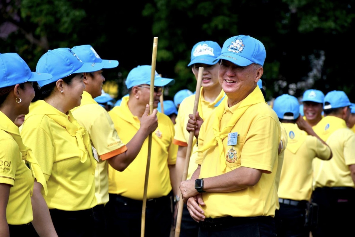 หัวหนสำนักปลัด องค์การบริหารส่วนจังหวัดตาก พร้อมด้วยข้าราชการและพนักงานในสังกัดองค์การบริหารส่วนจังหวัดตาก เข้าร่วมกิจกรรมจิตอาสาพัฒนา โครงการเดิน วิ่ง ปั่น ธงตราสัญลักษณ์งานเฉลิมพระเกียรติพระบาทสมเด็จพระเจ้าอยู่หัว