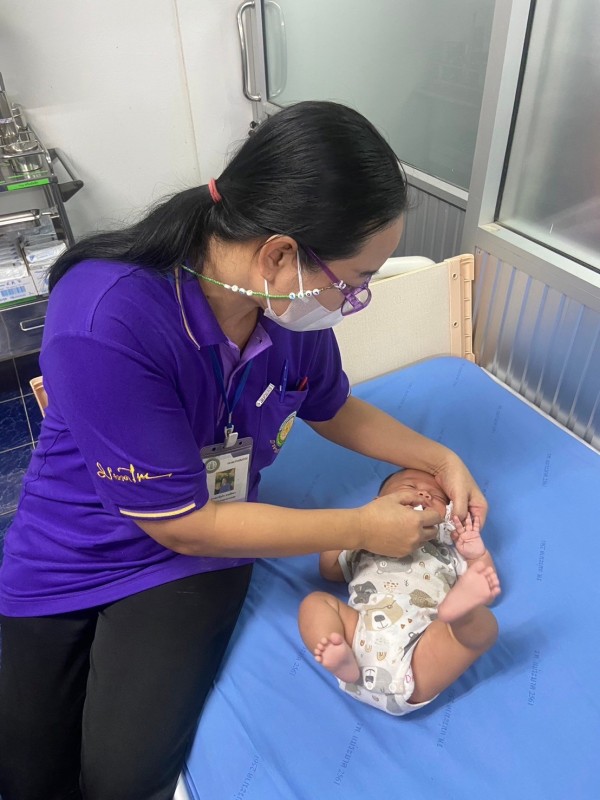 12 มิ.ย.67 รพ.สต.บ้านสันป่าไร่ ฉีดวัคซีนเด็ก อายุ 2 เดือน ถึง 4 ปี จำนวน 36 ราย และตรวจสุขภาพช่องปาก,เคลือบฟลูออไรด์,เจาะเลือดตรวจความเข้มข้นของเลือด(hct),จ่ายยา para syr , ferrous syr และยืนยันตัวตน(Authen)