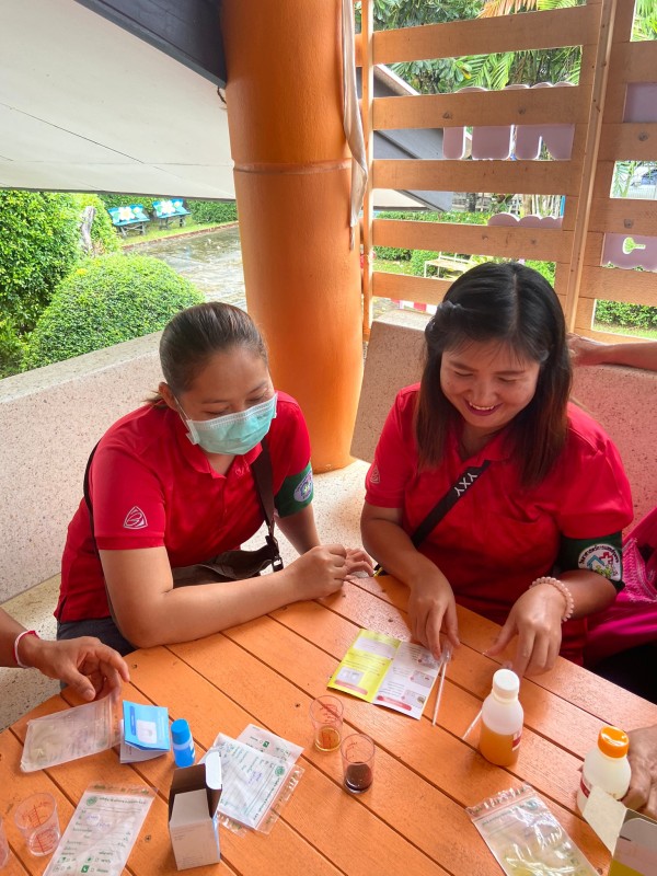 15 มิ.ย.67 จนท.รพ.สต.บ้านสันป่าไร่ร่วมกับอสม.วิทยาศาสตร์การแพทย์ชุมชน ตรวจสารปนเปื้อนในอาหาร ได้แก่สารบอแร็กซ์ สารกันรา สารฟอกสาร และฟอร์มาลิน จำนวน 14 ตัวอย่าง ผลการตรวจไม่พบสารปนเปื้อนในอาหาร