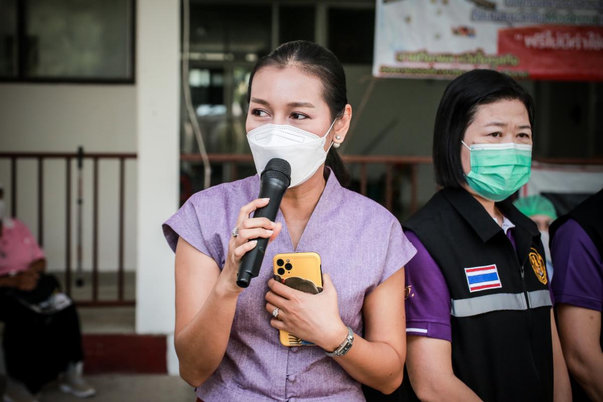 นายก อบจ.ตาก นำวัคซีน Moderna (รอบแรก) ลงพื้นที่ฉีดให้กับประชาชนกลุ่มเปราะบาง ในพื้นที่อำเภอสามเงา จังหวัดตาก