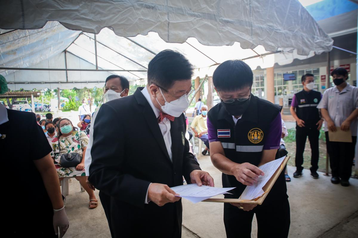 นายก อบจ.ตาก นำวัคซีน Moderna (รอบแรก) ลงพื้นที่ฉีดให้กับประชาชนกลุ่มเปราะบาง ในพื้นที่อำเภอสามเงา จังหวัดตาก