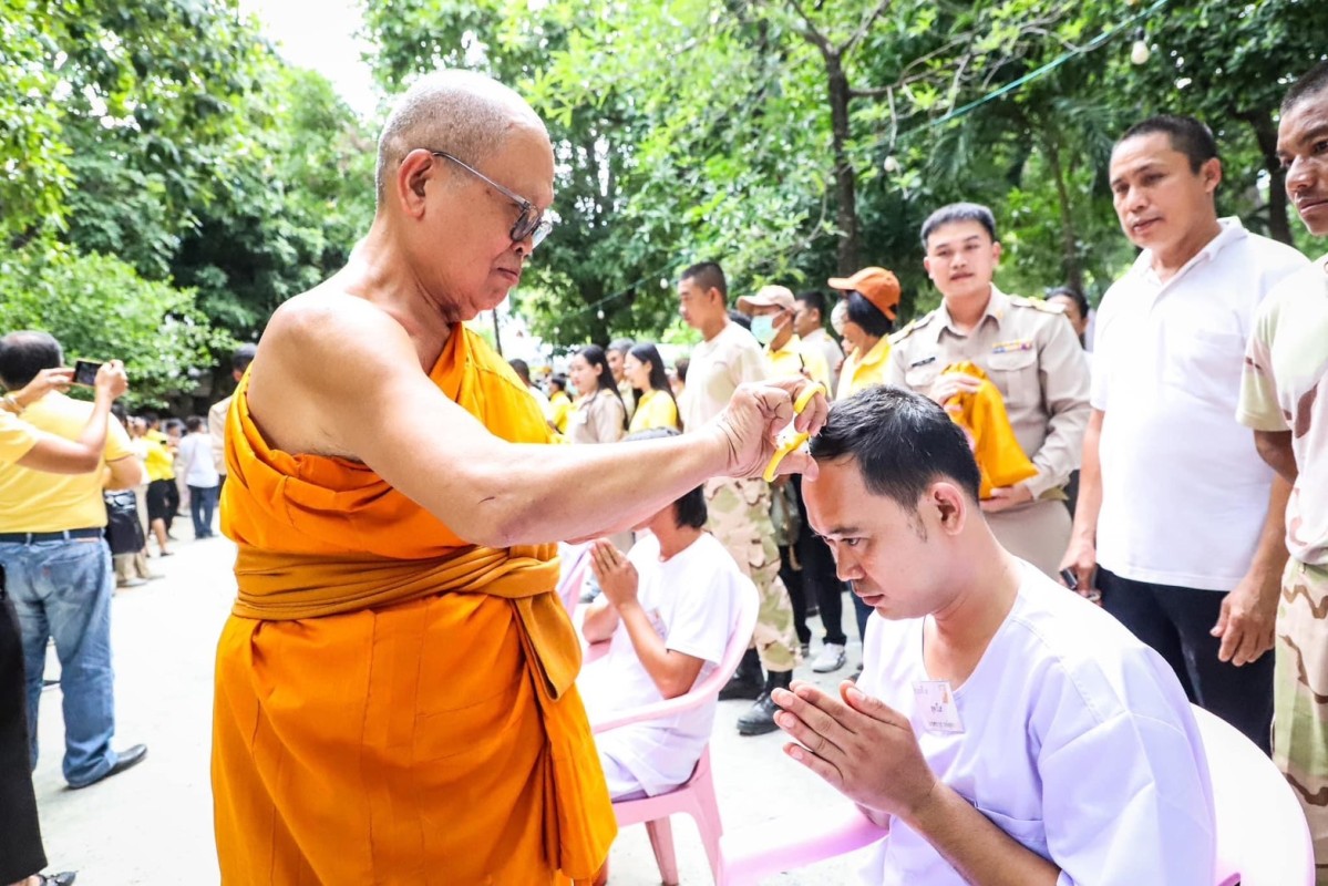 ปลัดองค์การบริหารส่วนจังหวัดตาก เข้าร่วมในพิธีพิธีปลงผมโครงการบรรพชาอุปสมบท เฉลิมพระเกียรติพระบาพสมเด็จพระเจ้าอยู่หัว เนื่องในโอกาสพระราชพิธีมหามงคลเฉลิมพระชนมพรรษา 6 รอบ 28 กรกฎาคม 2567