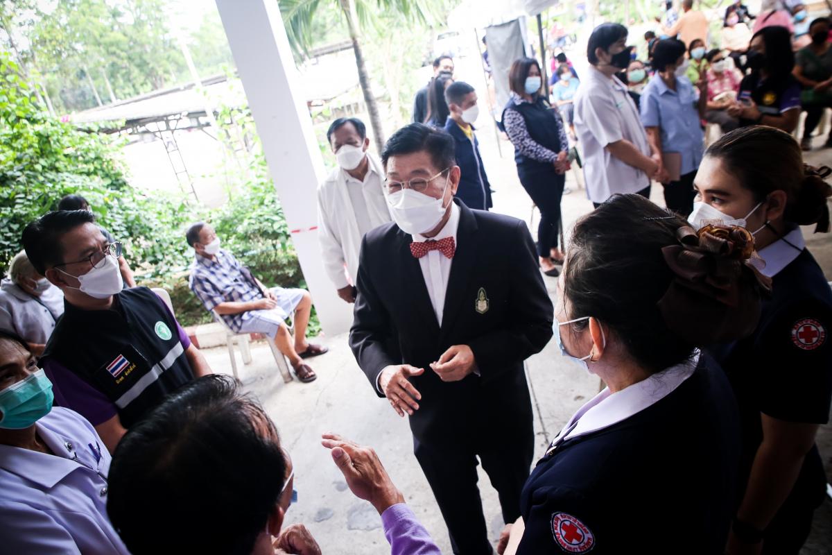 นายก อบจ.ตาก นำวัคซีน Moderna (รอบแรก) ลงพื้นที่ฉีดให้กับประชาชนกลุ่มเปราะบาง ในพื้นที่อำเภอสามเงา จังหวัดตาก